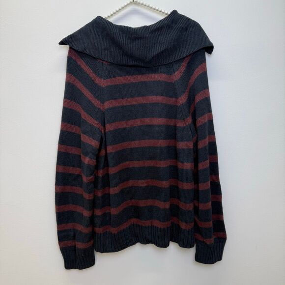 WEWOREWHAT Collarless V Neck Sweater🟠 - Picture 8 of 8